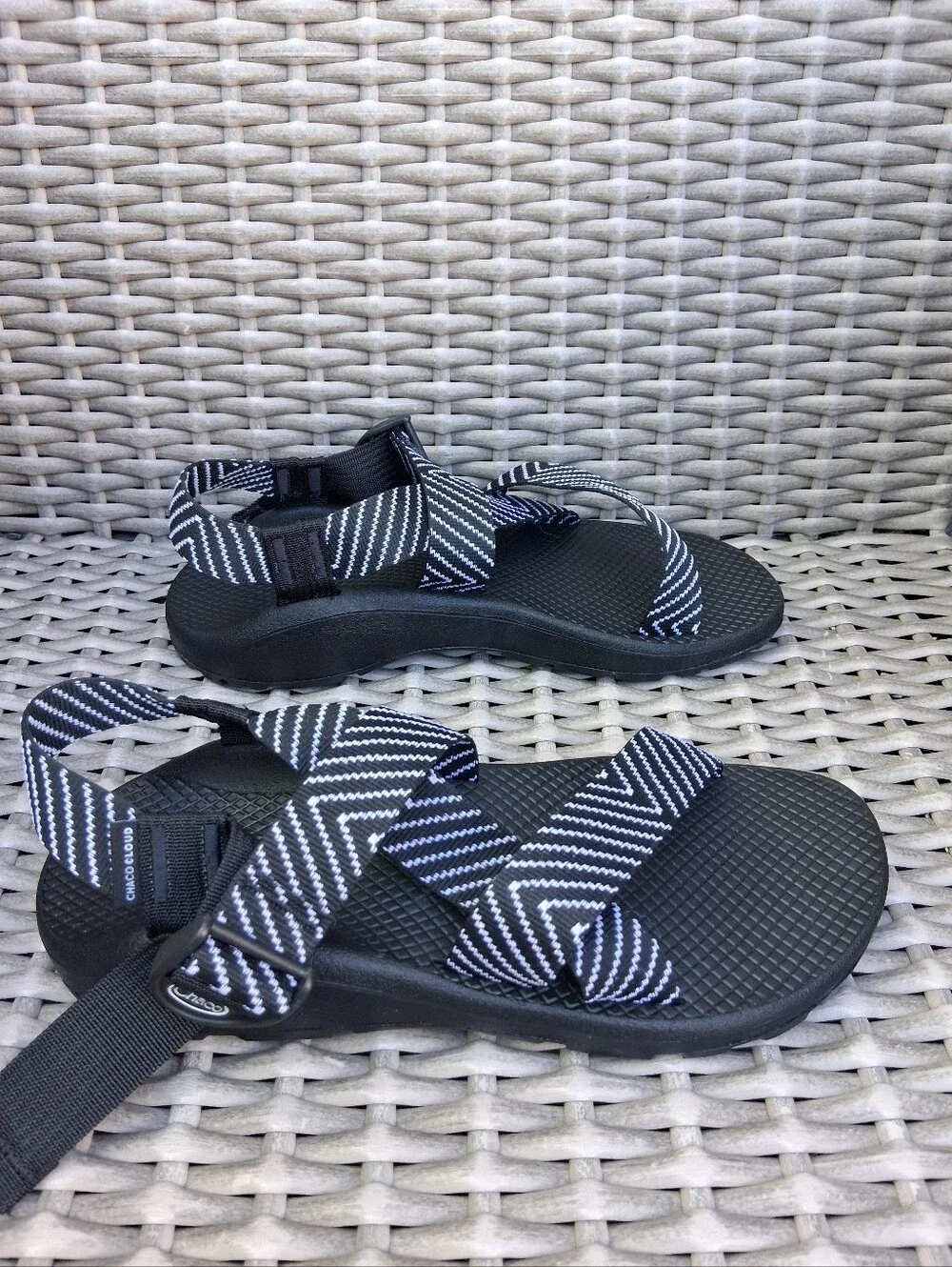 NEW Chaco Black Zigzag Strap Women's Sport Sandals